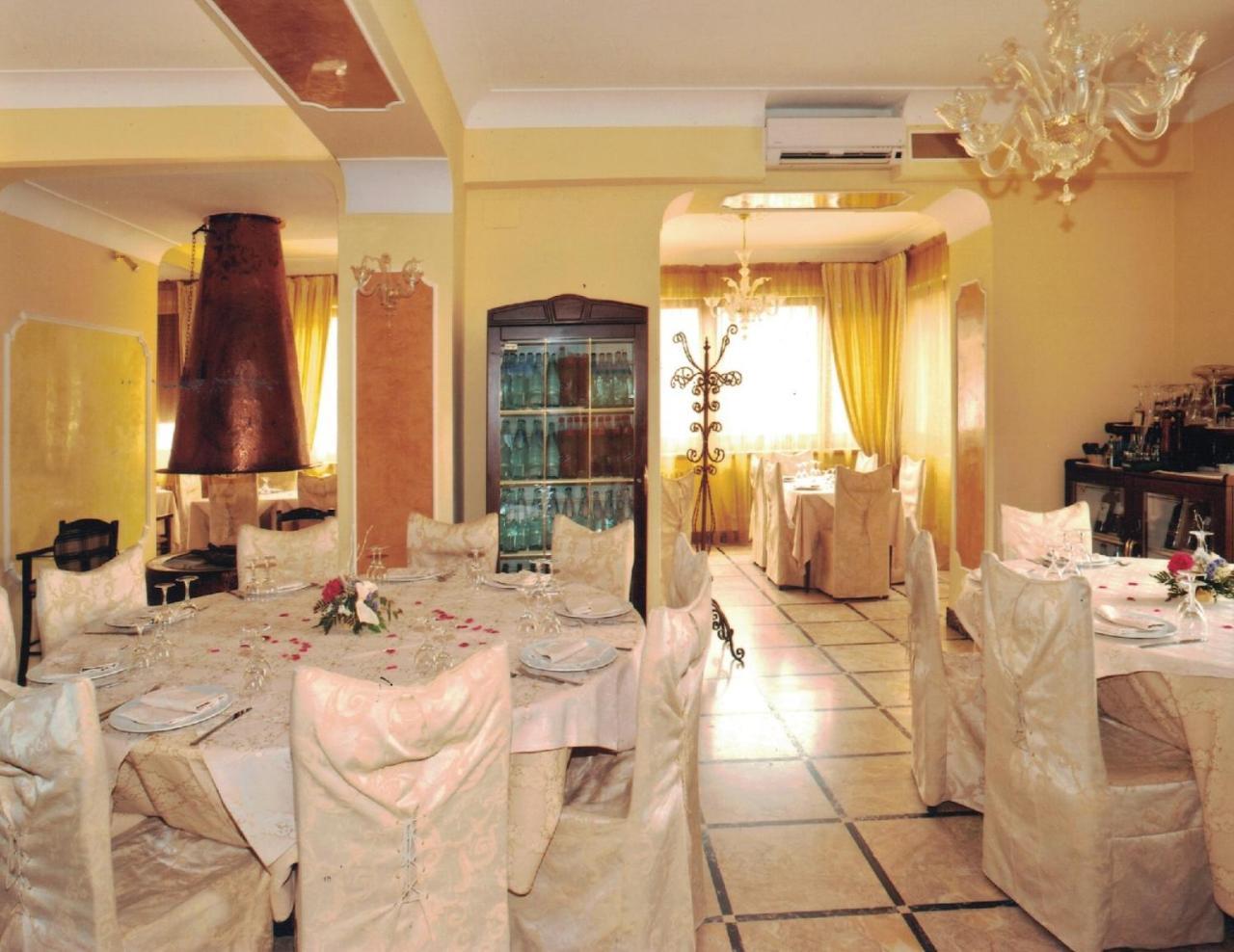 Albergo La Perla Civitella Roveto Exterior photo