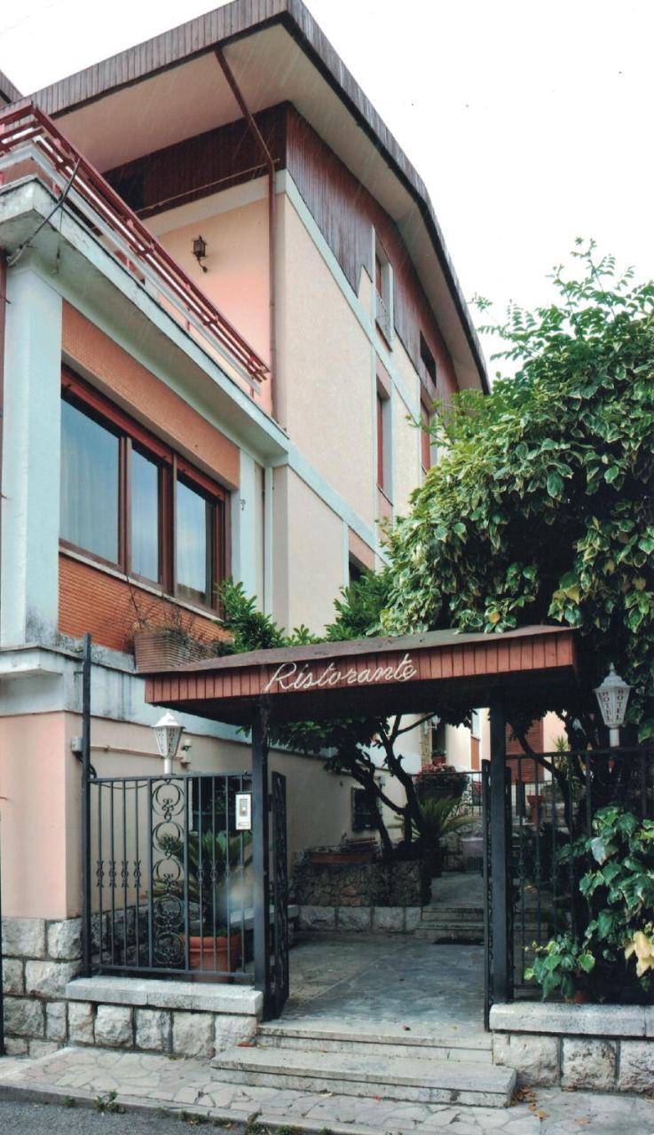 Albergo La Perla Civitella Roveto Exterior photo