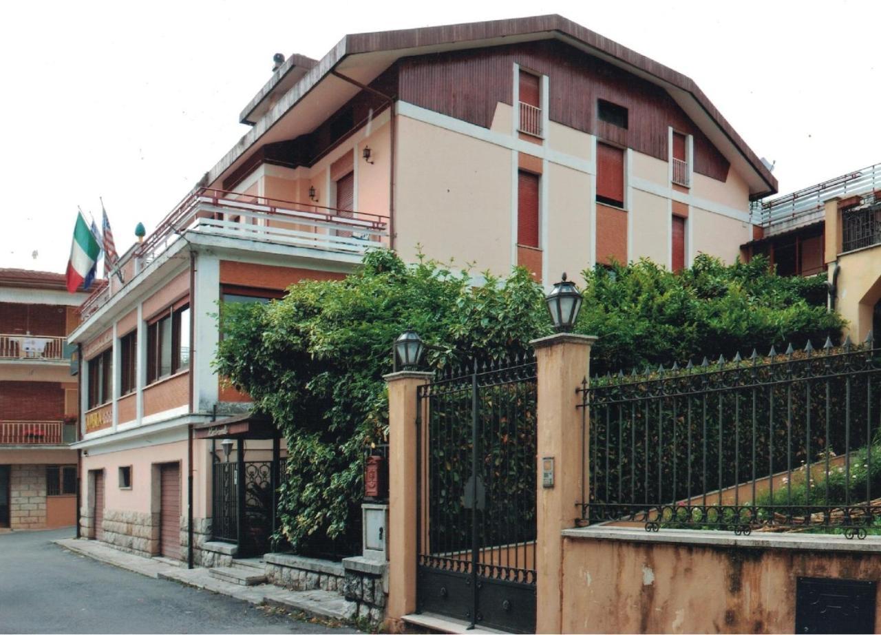 Albergo La Perla Civitella Roveto Exterior photo